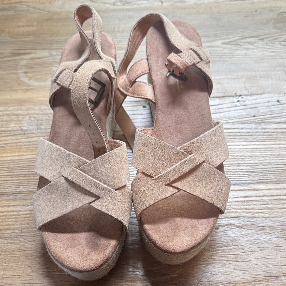 Toms Women's Beige Crisscross Sandals